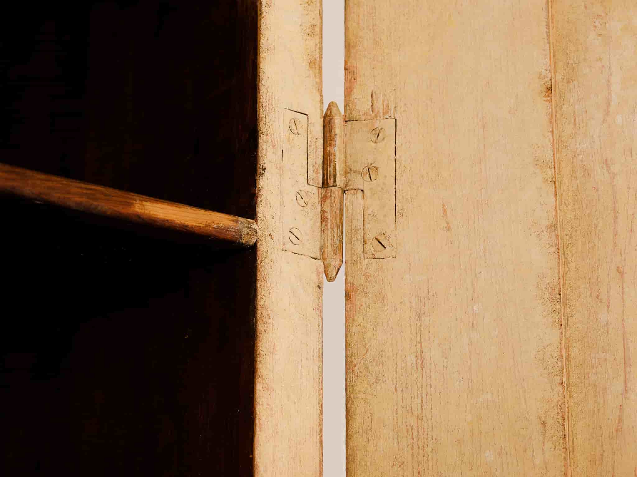 Gustavian Cupboard gallery image 5