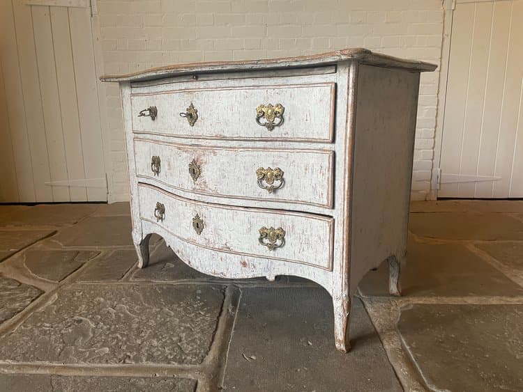 Swedish Curve Front Commode main image