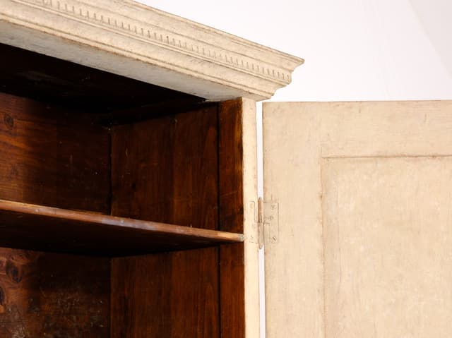 Gustavian Cupboard gallery image 3