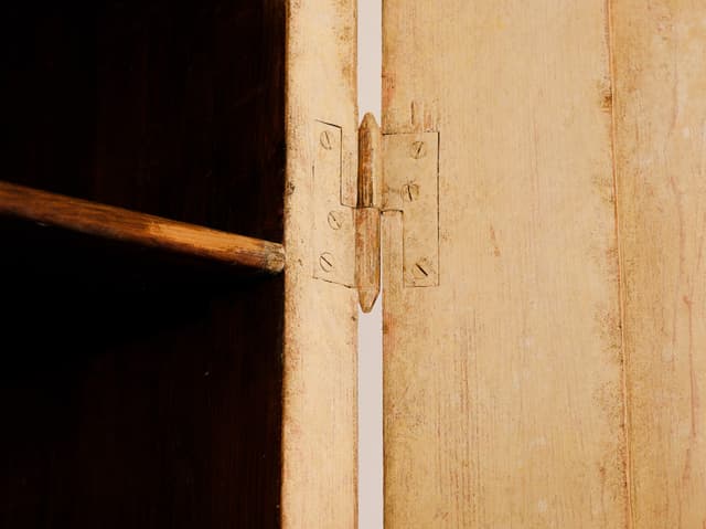 Gustavian Cupboard gallery image 5