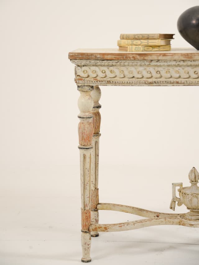Gustavian Console Table gallery image 11