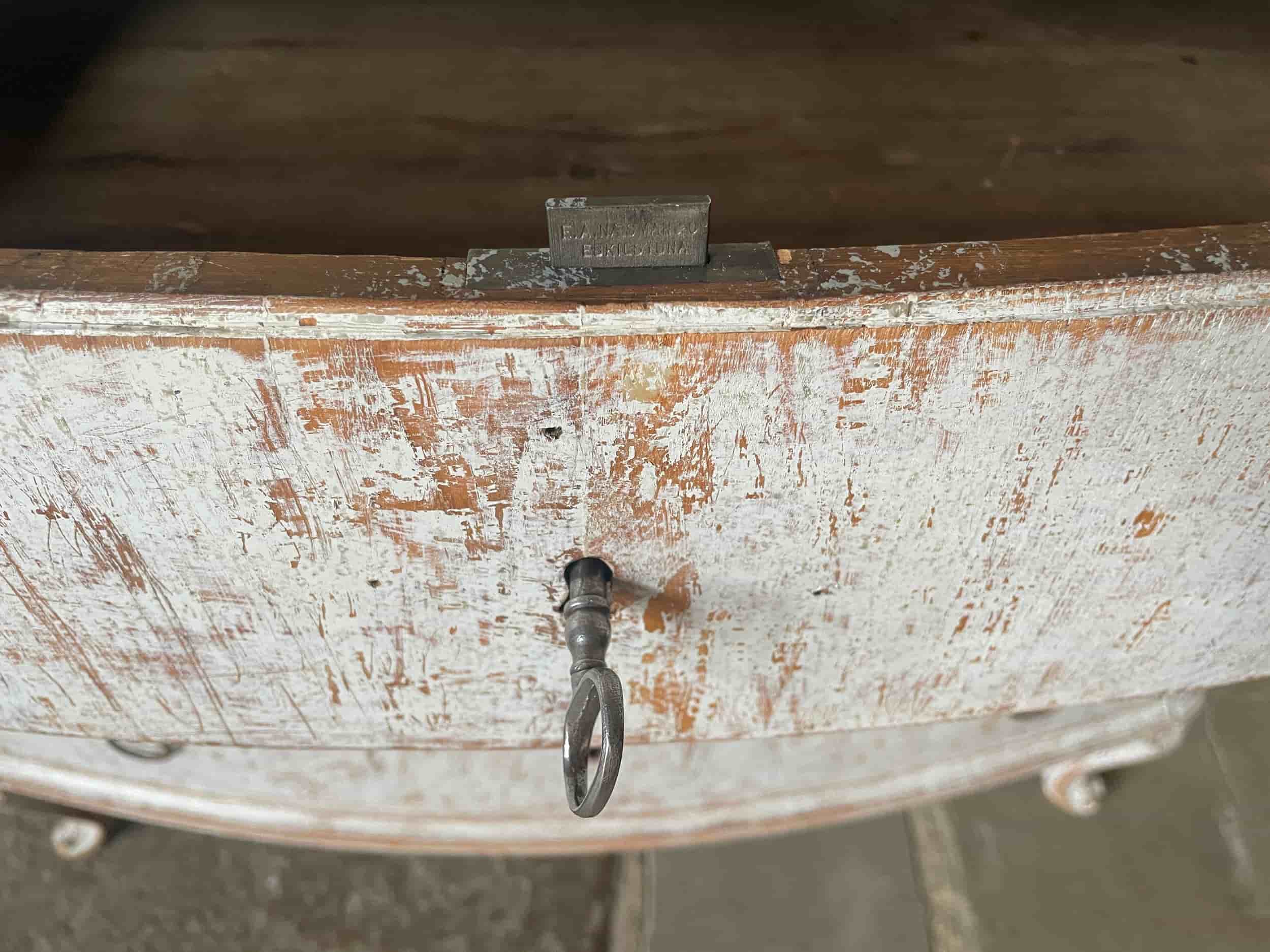 Swedish Chest of Drawers gallery image 6