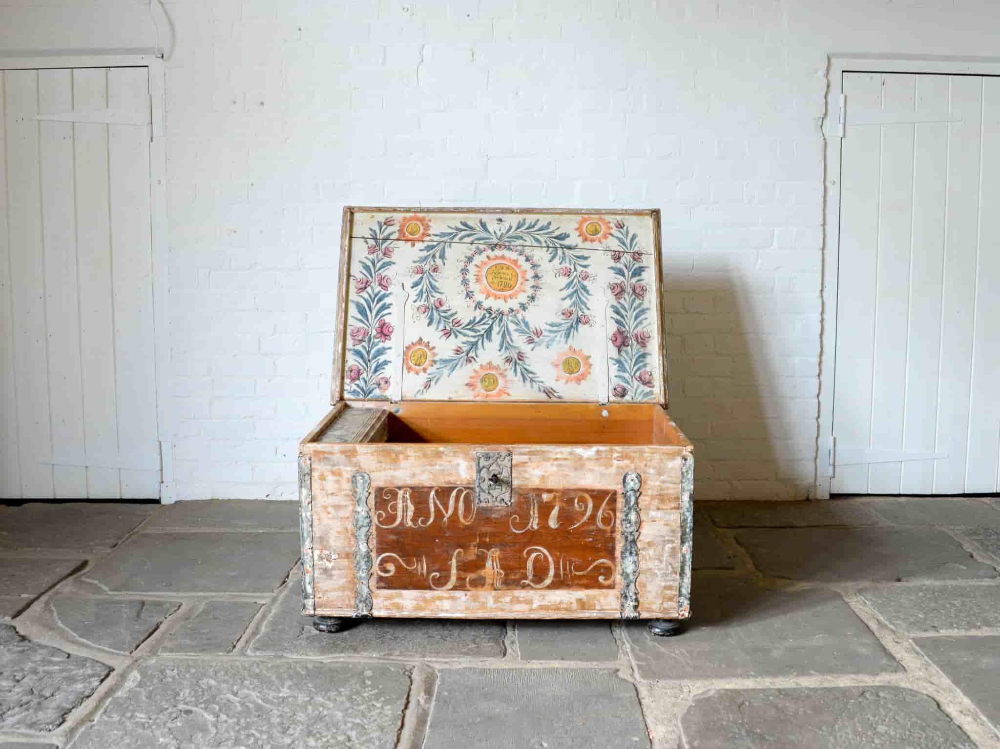 Swedish Marriage Chest gallery image 4