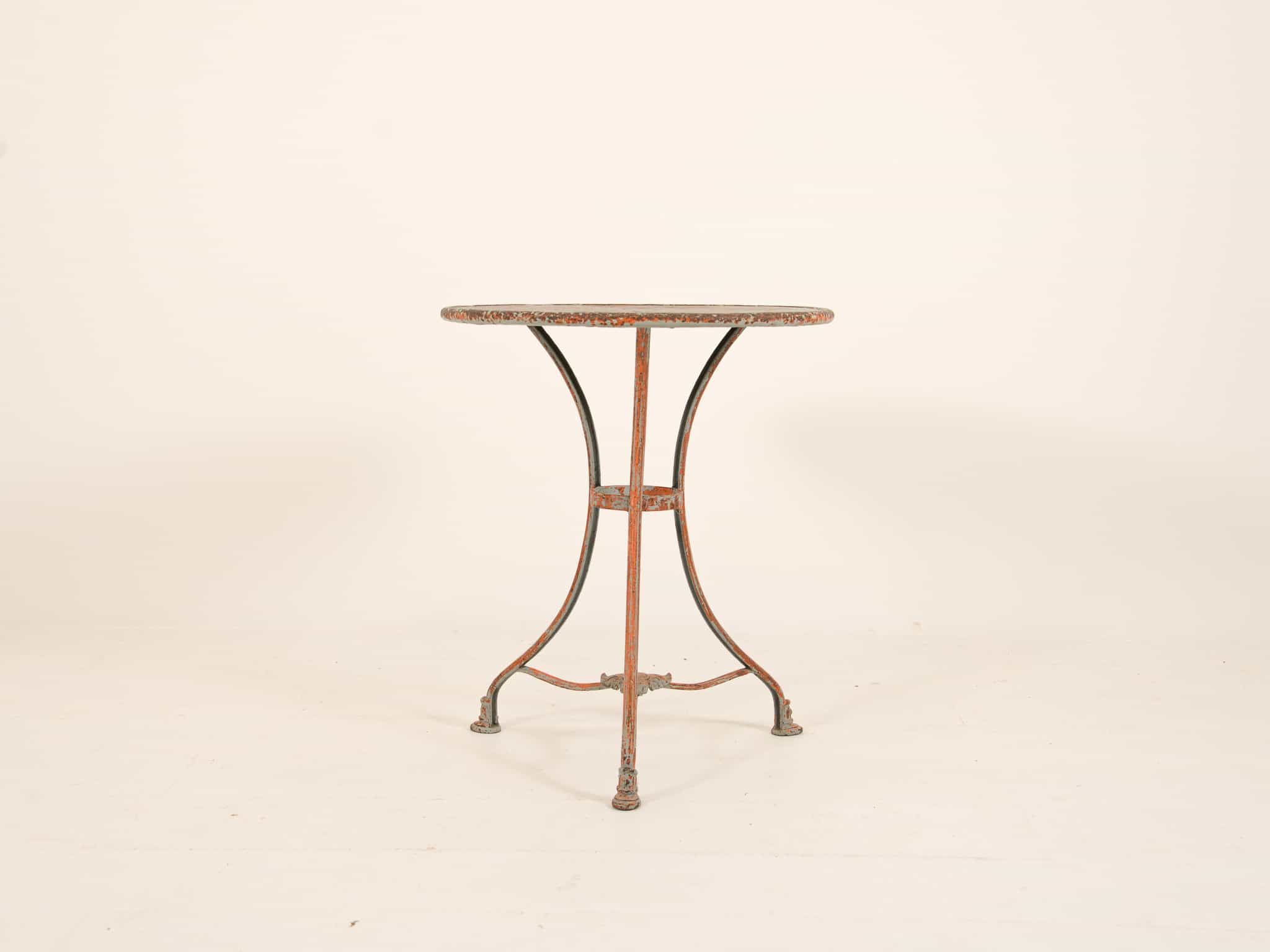 Arras bistro table