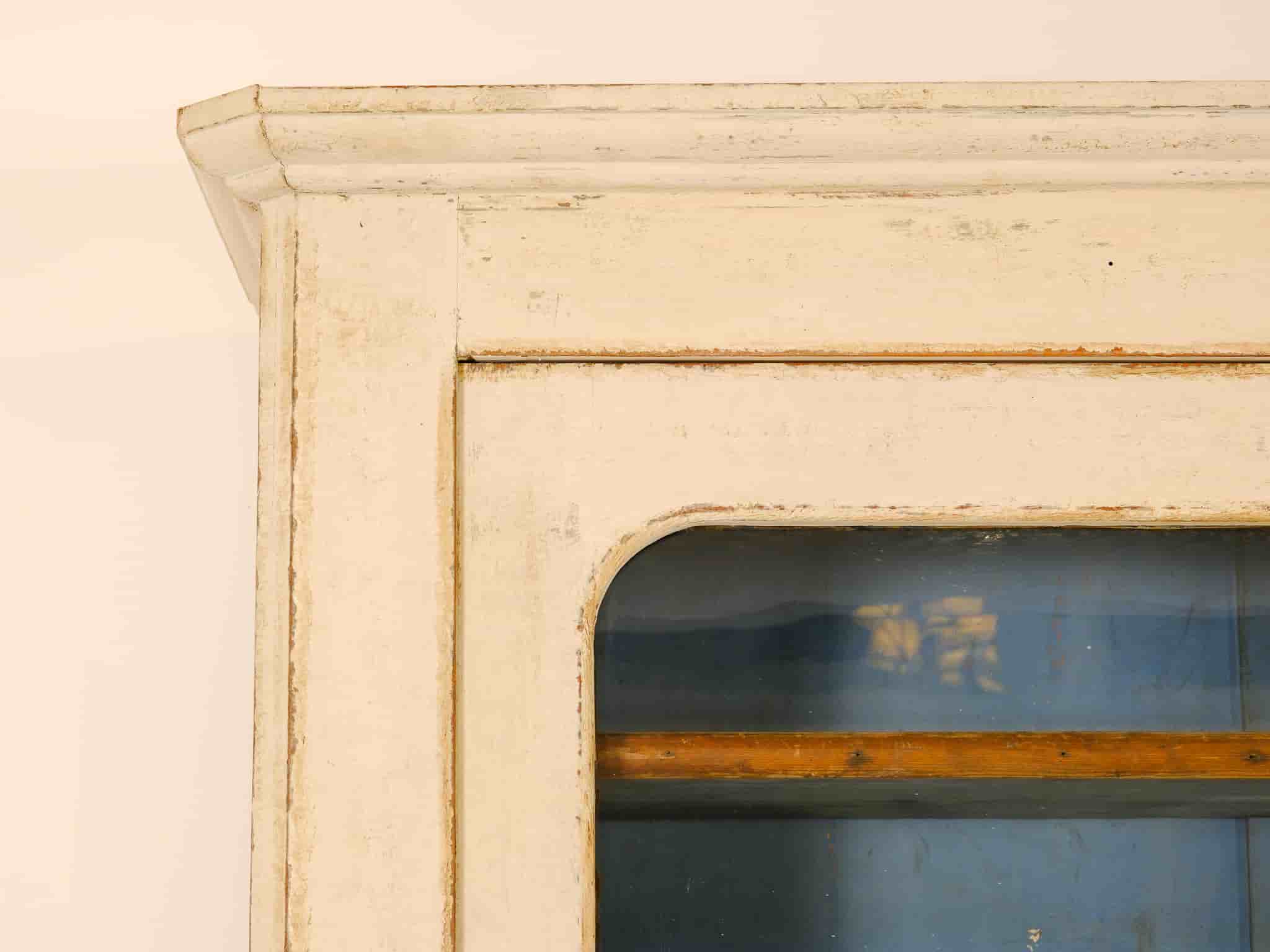 French Bibliotheque gallery image 2